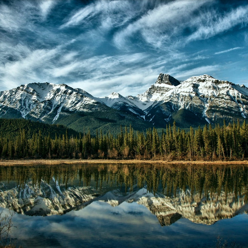 Alberta Mountains Canada for 1024 x 1024 iPad resolution