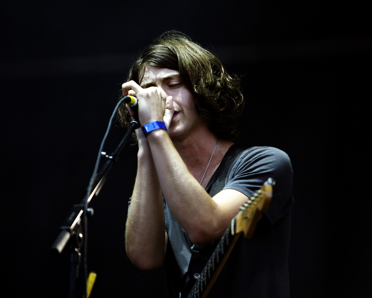 Alex Turner Performing for 1280 x 1024 resolution