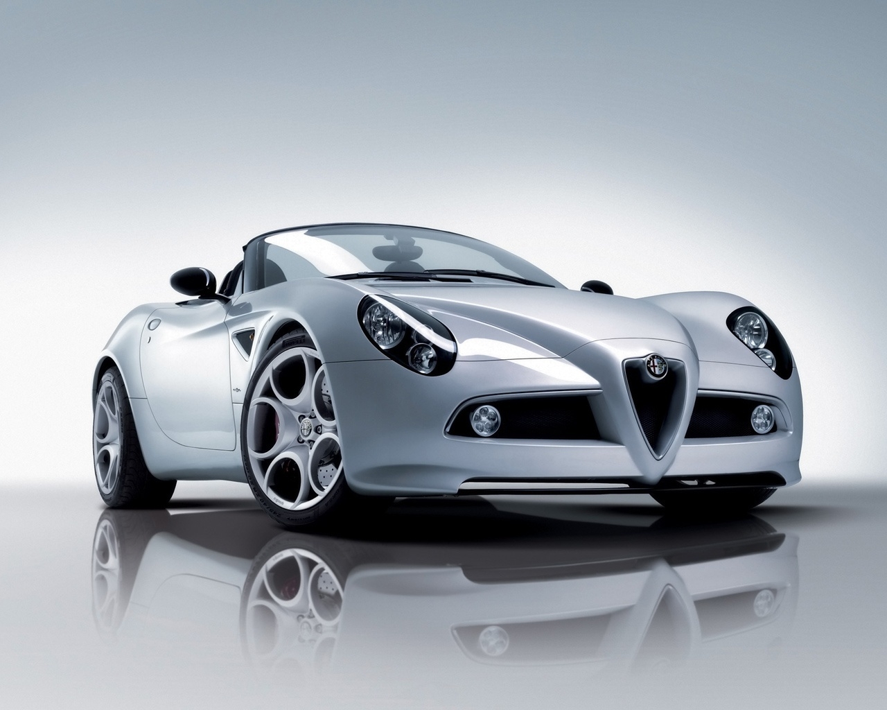 Alfa Romeo 8C Spider Front for 1280 x 1024 resolution