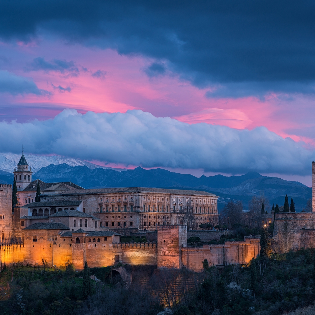 Alhambra Spain for 1024 x 1024 iPad resolution