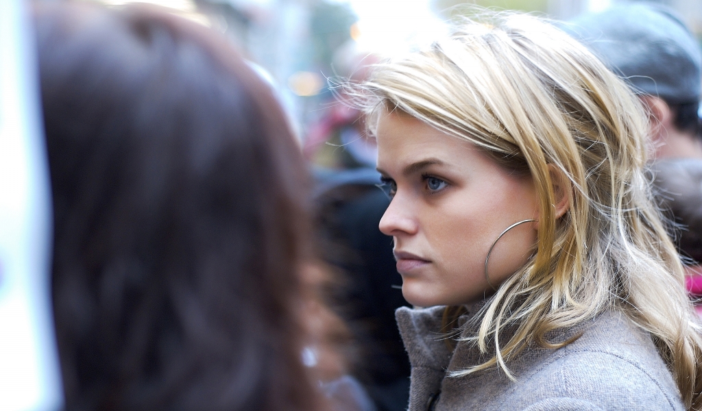 Alice Eve for 1024 x 600 widescreen resolution