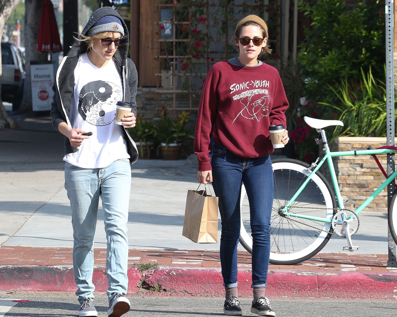 Alicia Cargile and Kristen Stewart for 1280 x 1024 resolution