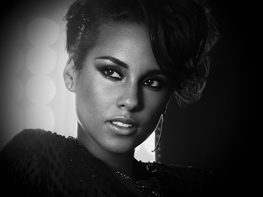 Alicia Keys Black and White for 1024 x 768 resolution