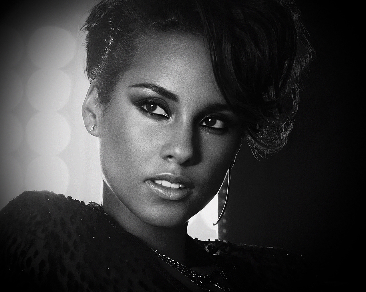 Alicia Keys Black and White for 1280 x 1024 resolution