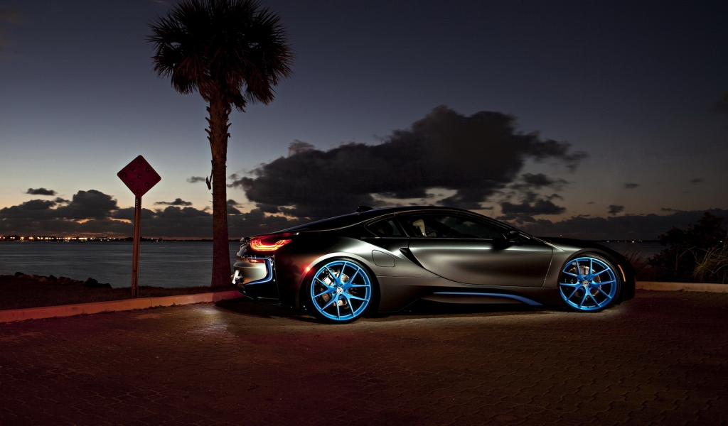 Amazing BMW i8 for 1024 x 600 widescreen resolution