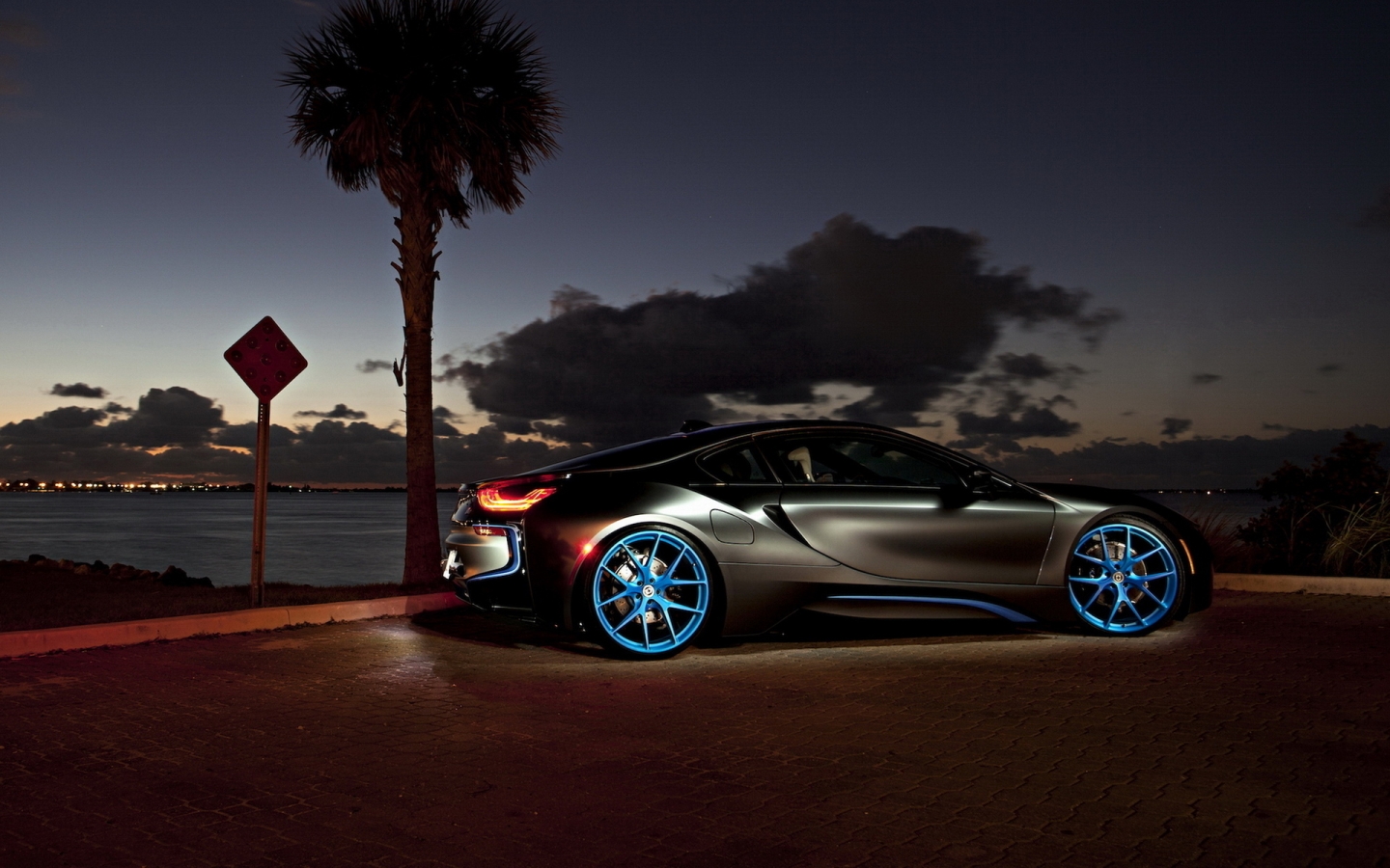 Amazing BMW i8 for 1440 x 900 widescreen resolution