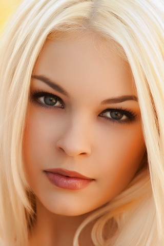 Amazing Cute Blonde for 320 x 480 iPhone resolution