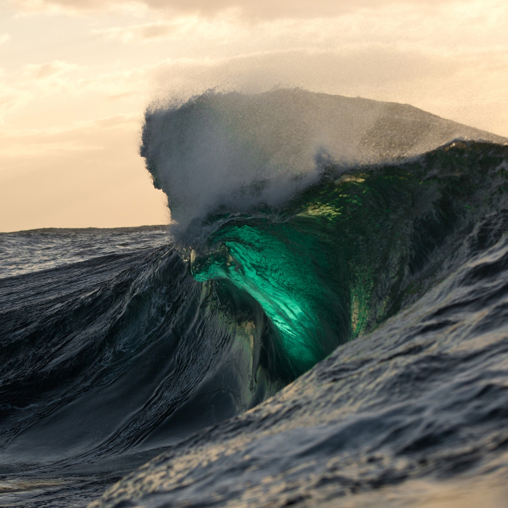 Amazing Green Wave for 1024 x 1024 iPad resolution