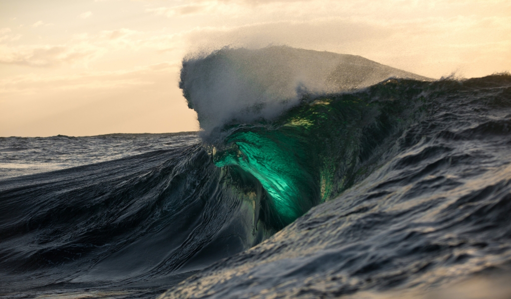 Amazing Green Wave for 1024 x 600 widescreen resolution