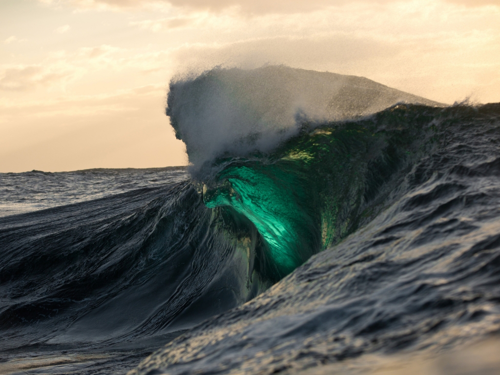 Amazing Green Wave for 1024 x 768 resolution
