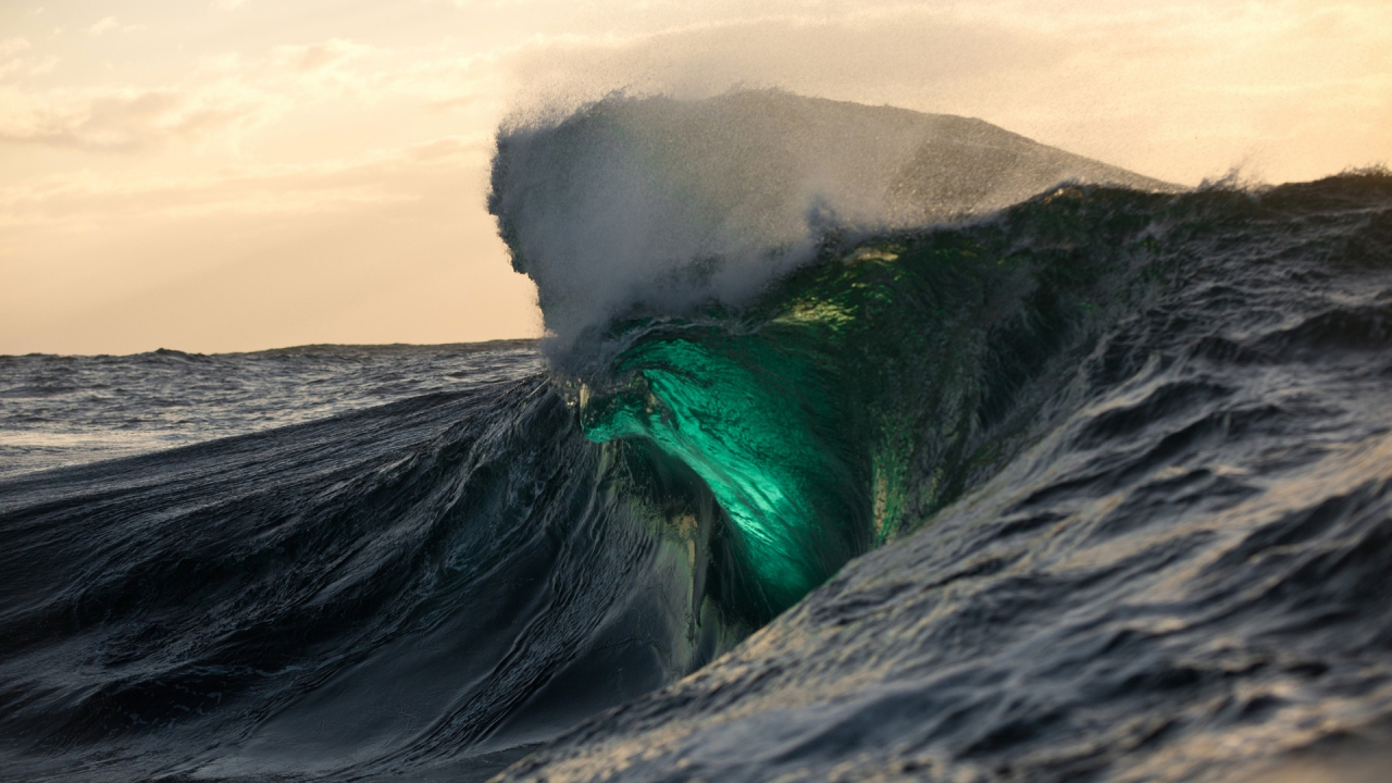 Amazing Green Wave for 1280 x 720 HDTV 720p resolution