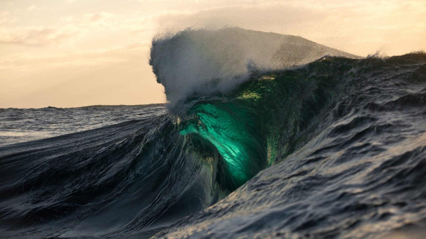 Amazing Green Wave for 1366 x 768 HDTV resolution