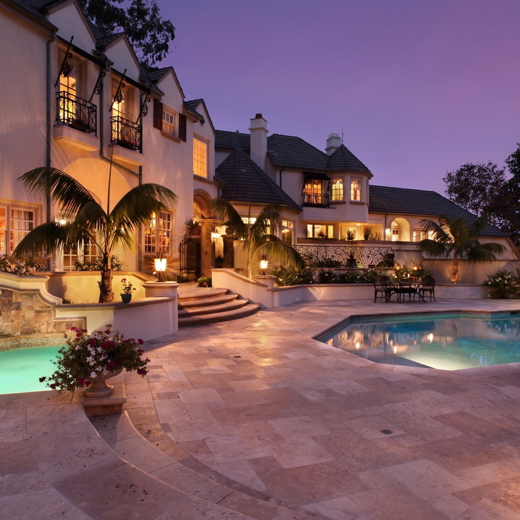 Amazing House for 1024 x 1024 iPad resolution
