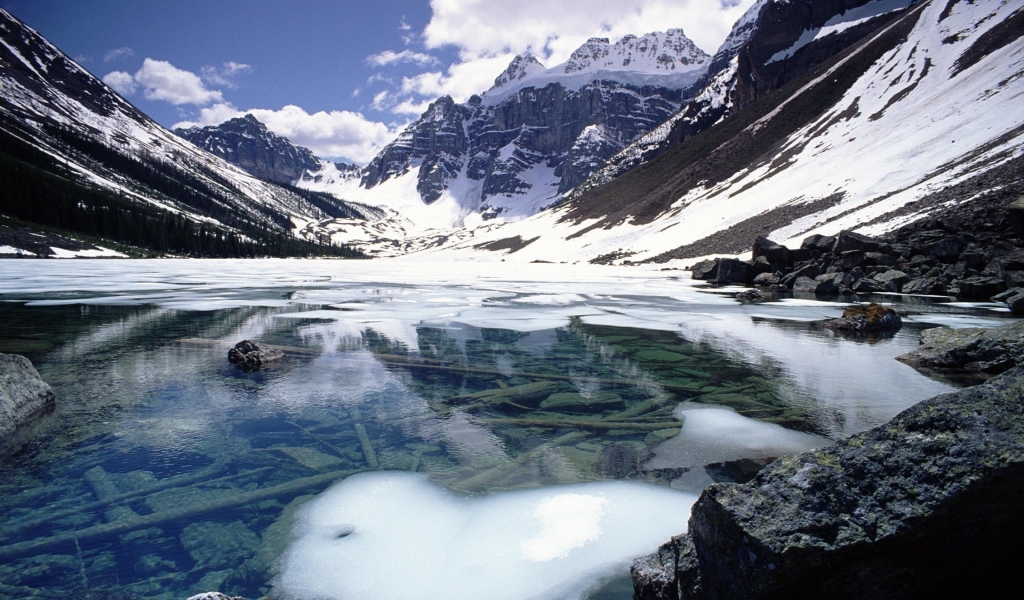 Amazing Lake and Mountain during Winter for 1024 x 600 widescreen resolution