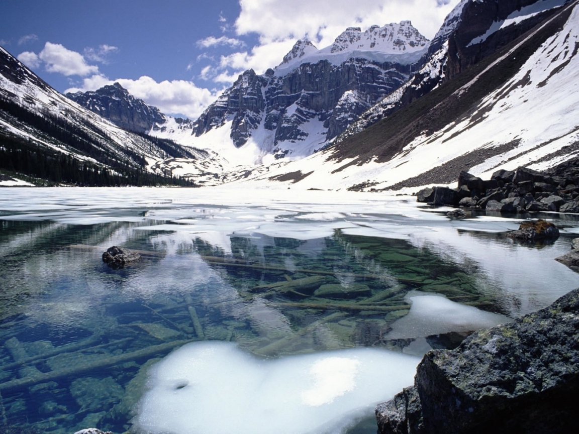 Amazing Lake and Mountain during Winter for 1152 x 864 resolution