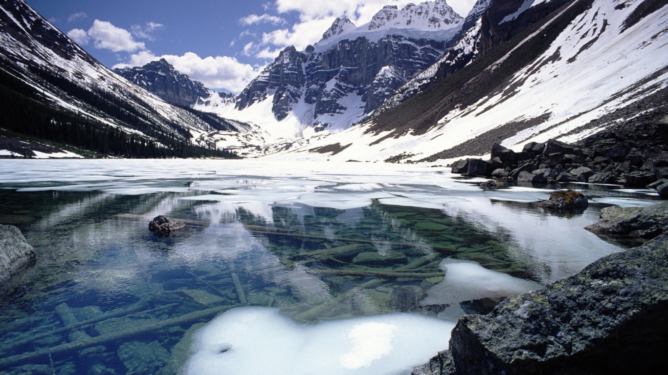 Amazing Lake and Mountain during Winter for 1366 x 768 HDTV resolution