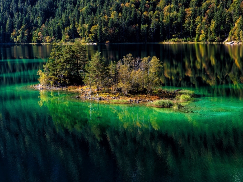 Amazing Mountain Lake for 1024 x 768 resolution