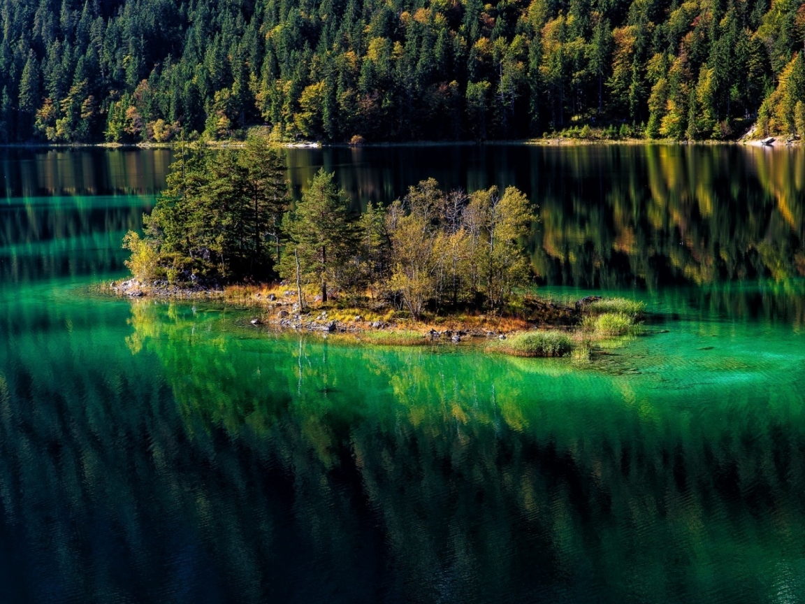 Amazing Mountain Lake for 1152 x 864 resolution
