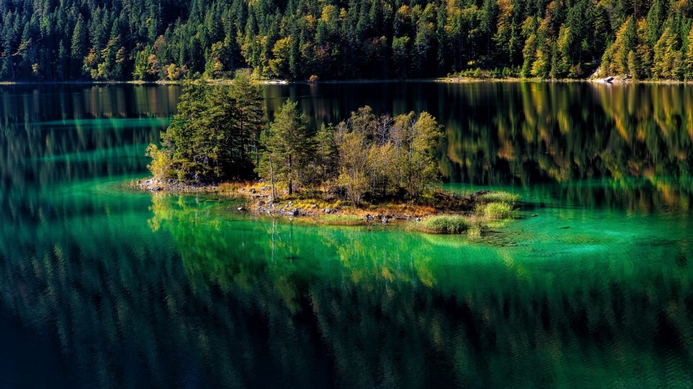 Amazing Mountain Lake for 1366 x 768 HDTV resolution