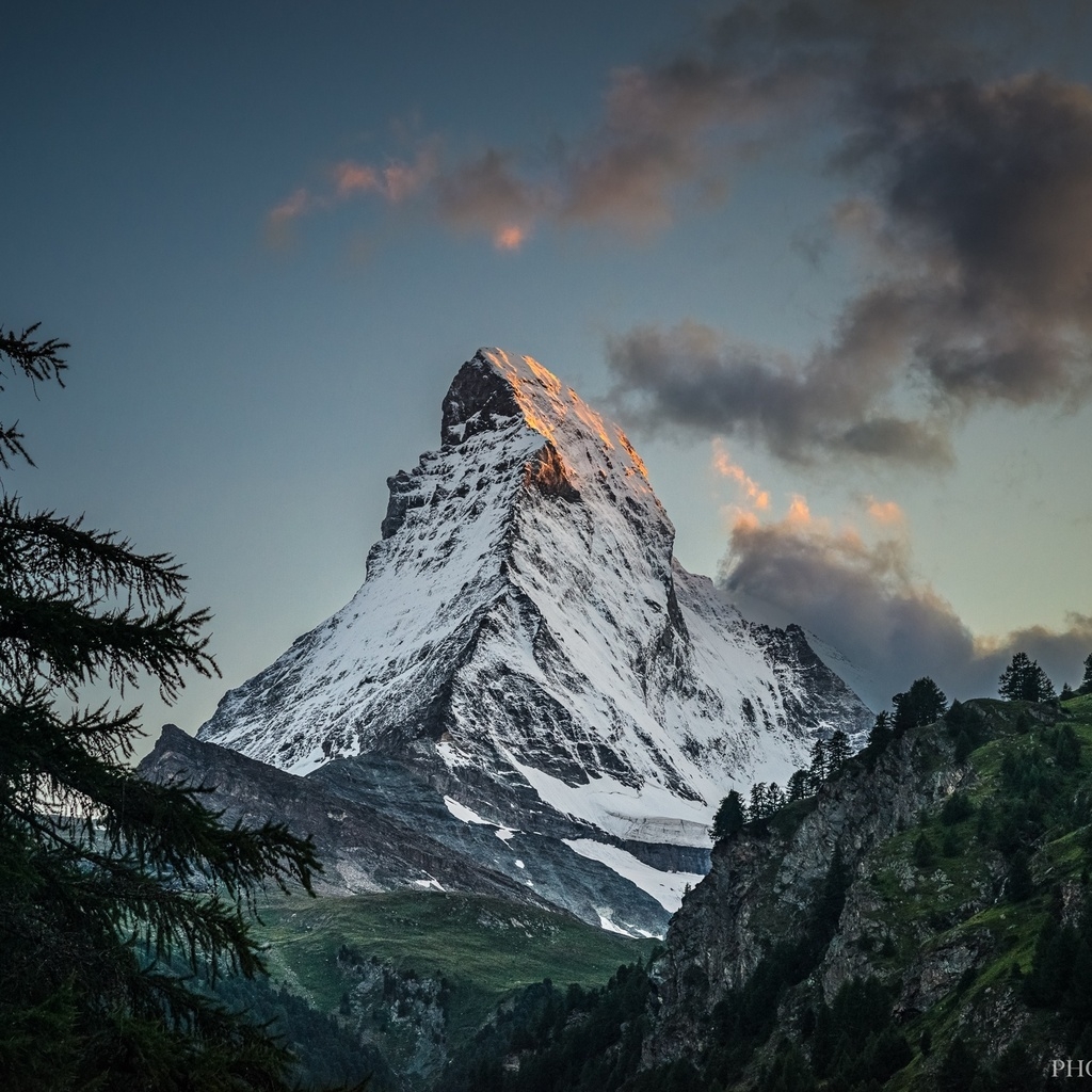 Amazing Mountain Peak for 1024 x 1024 iPad resolution