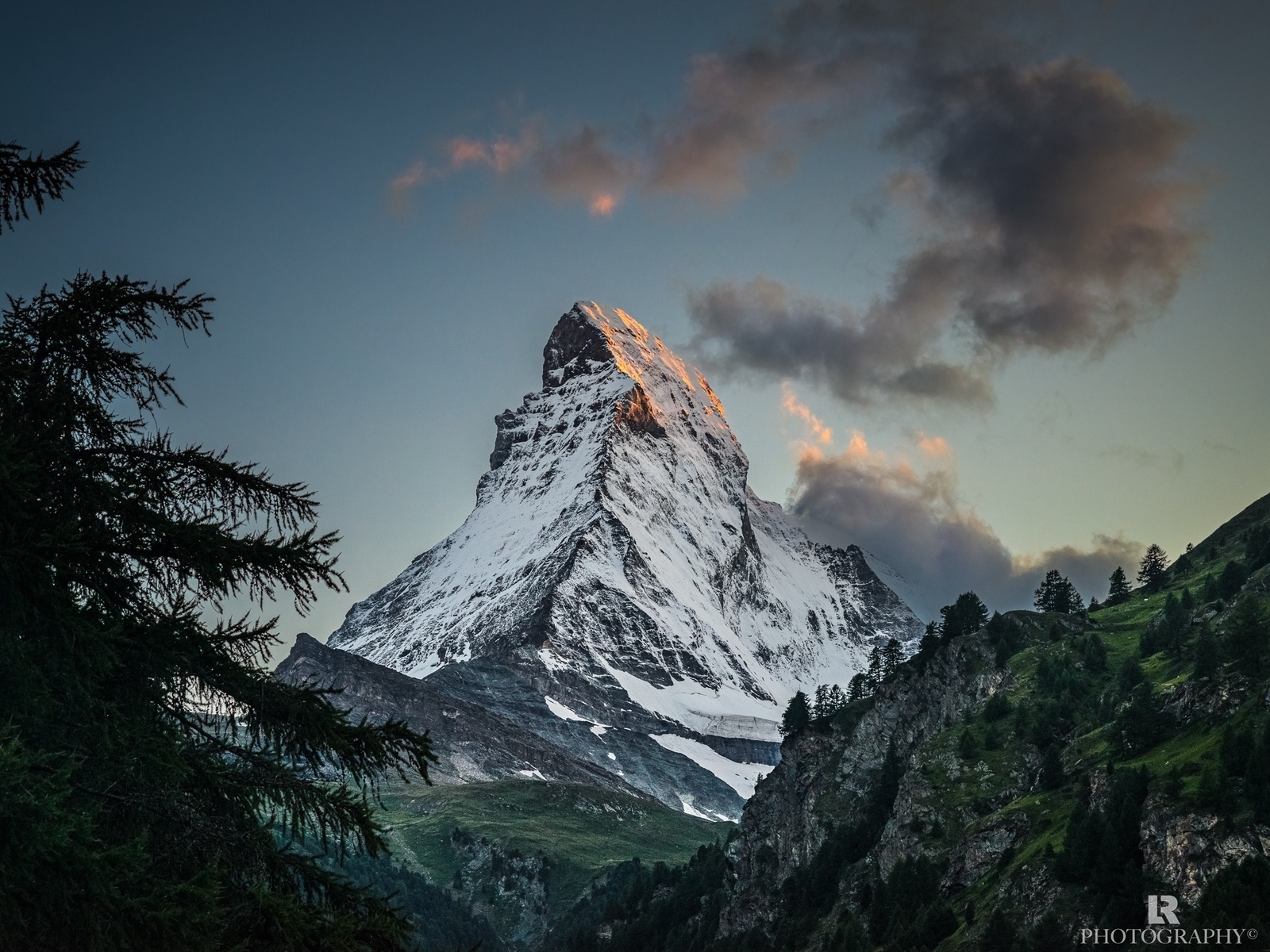Amazing Mountain Peak for 1600 x 1200 resolution