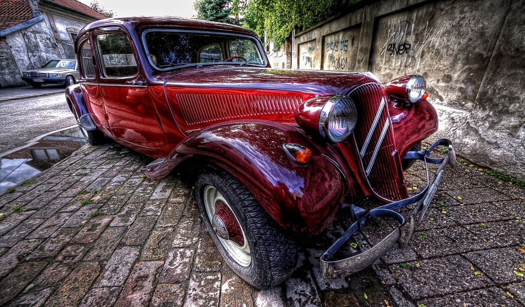 Amazing Old Car HDR for 1024 x 600 widescreen resolution