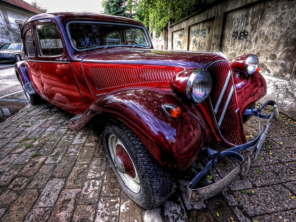 Amazing Old Car HDR for 1024 x 768 resolution