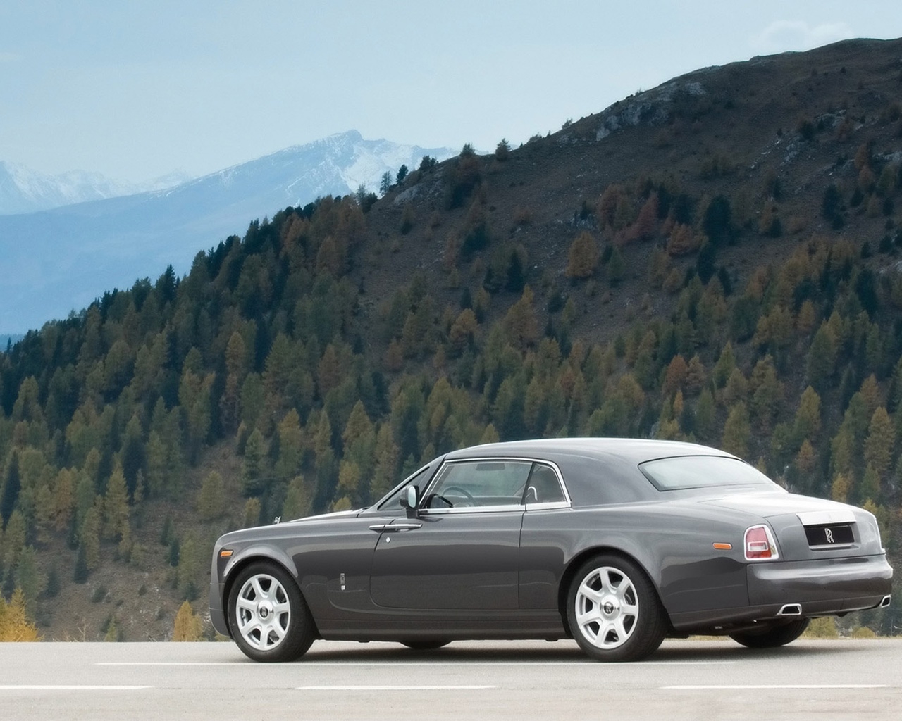 Amazing Rolls Royce Side Angle for 1280 x 1024 resolution