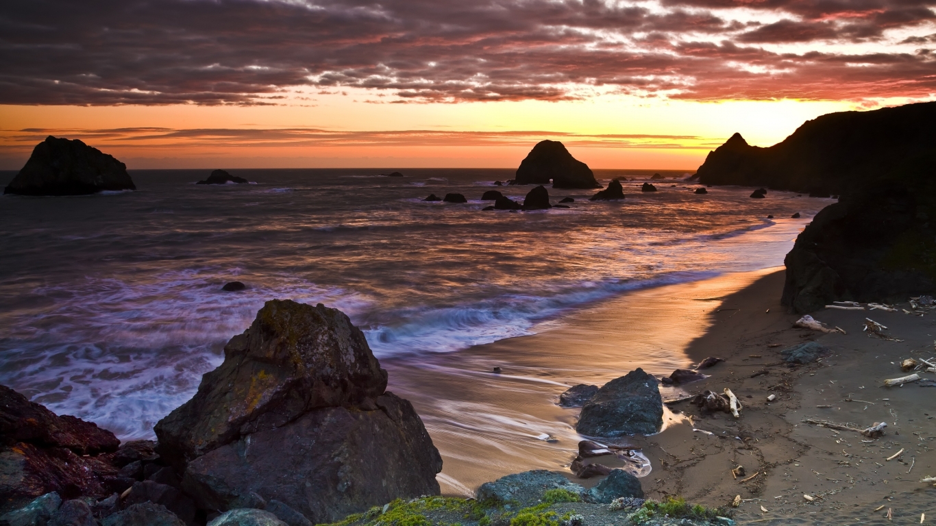 Amazing Sea Sunset for 1366 x 768 HDTV resolution