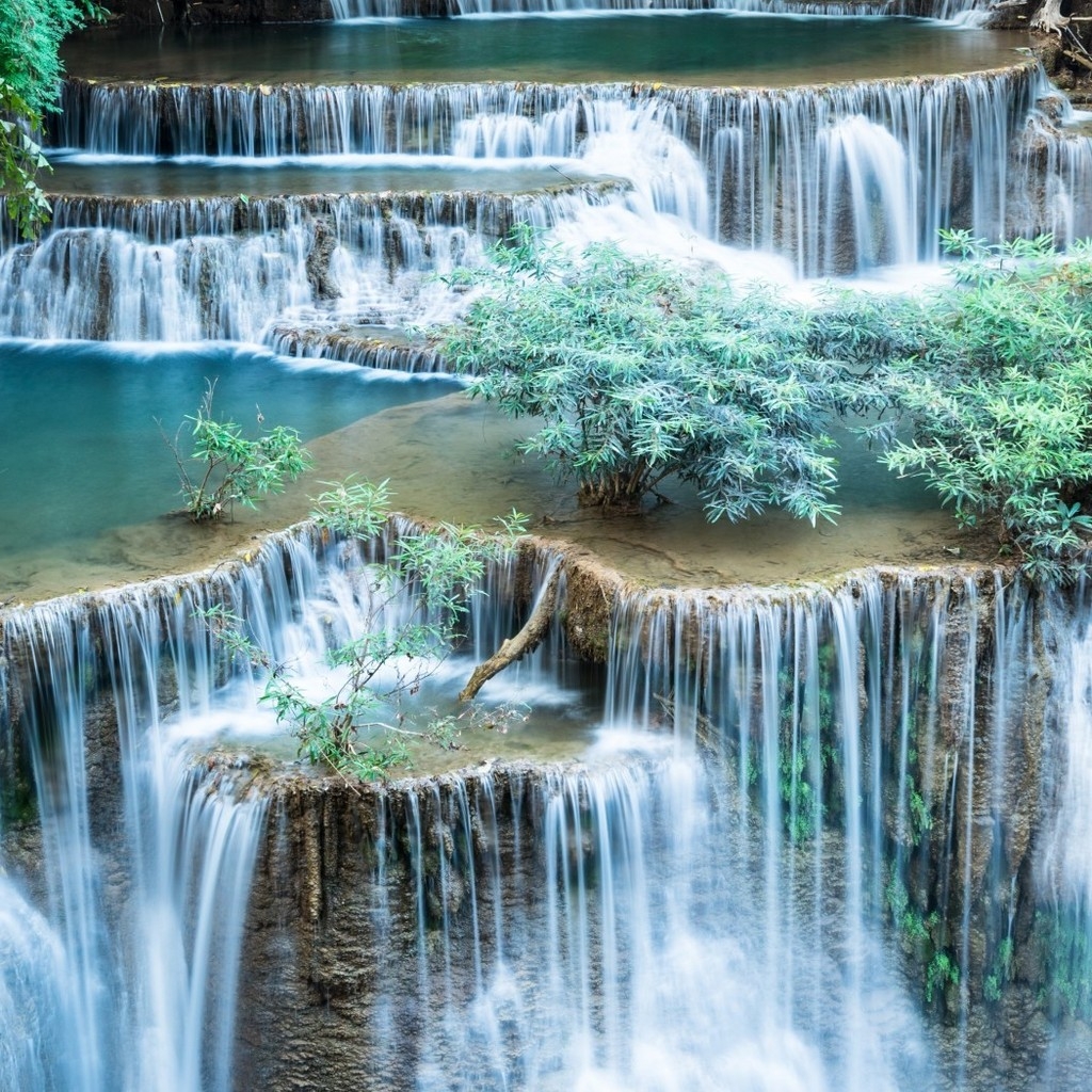 Amazing Waterfalls  for 1024 x 1024 iPad resolution