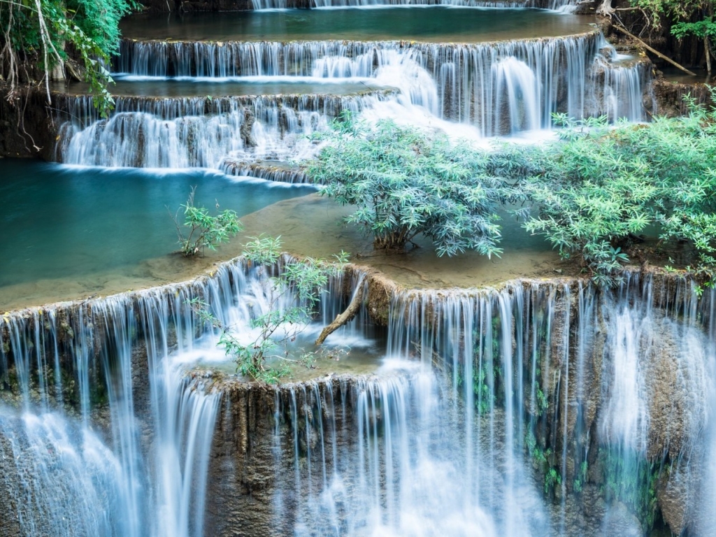 Amazing Waterfalls  for 1024 x 768 resolution