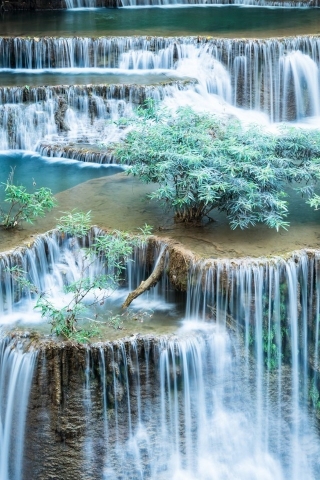 Amazing Waterfalls  for 320 x 480 iPhone resolution