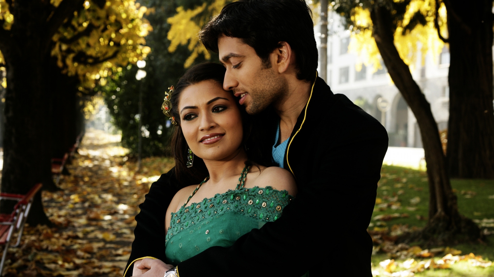 Amita Pathak and Nakuul Mehta for 1600 x 900 HDTV resolution