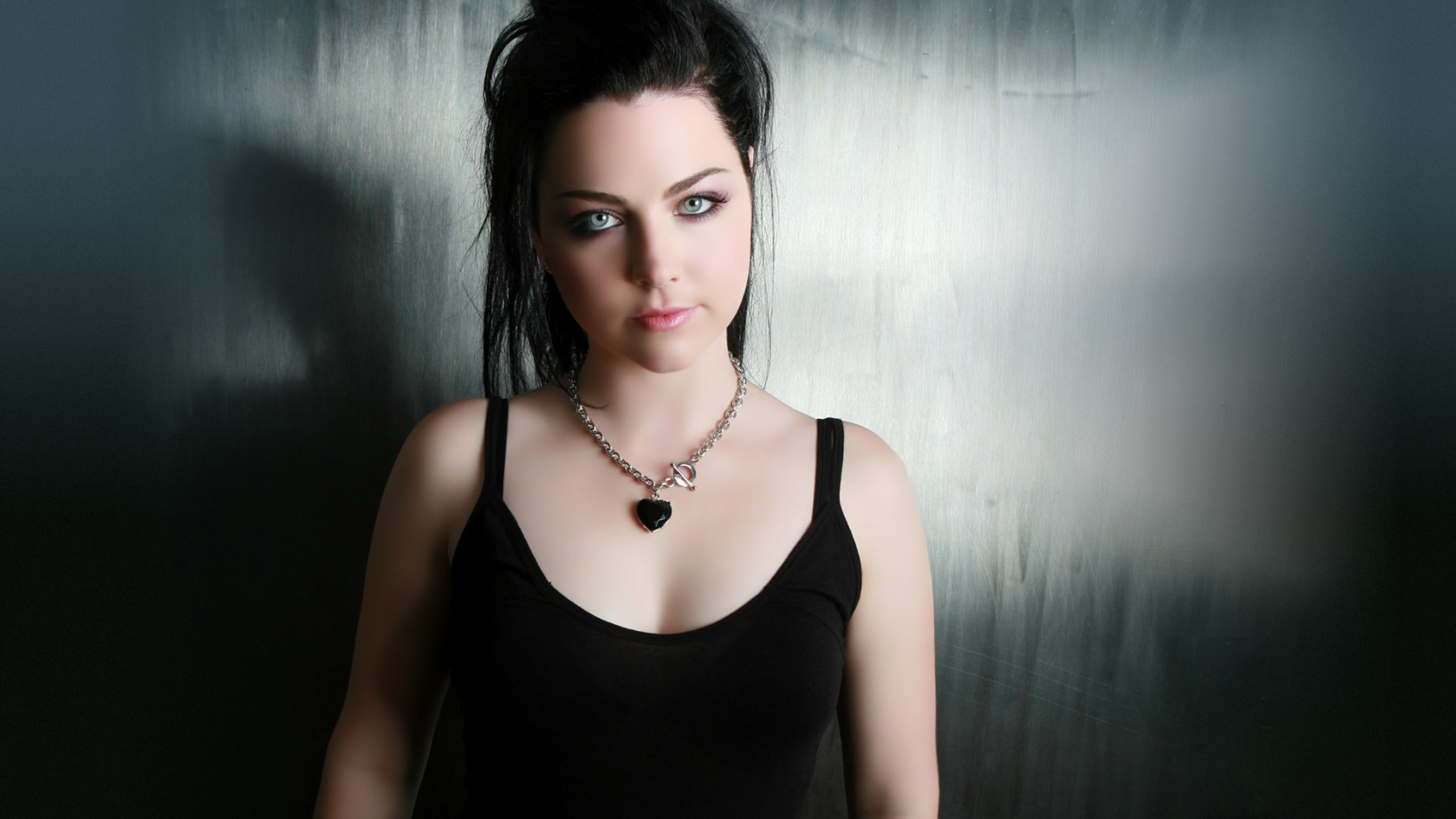 Amy Lee for 1680 x 945 HDTV resolution