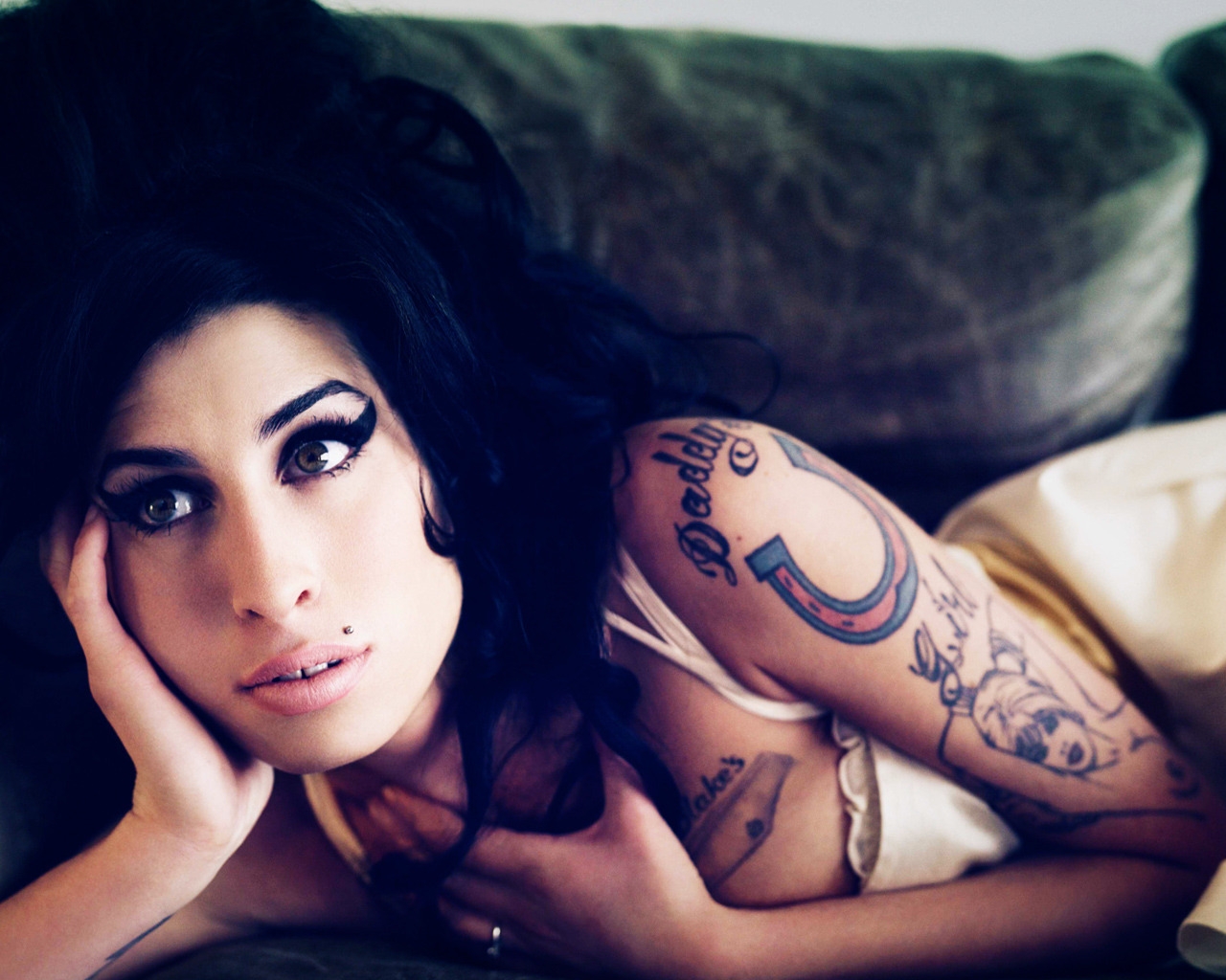 Amy Winehouse for 1280 x 1024 resolution