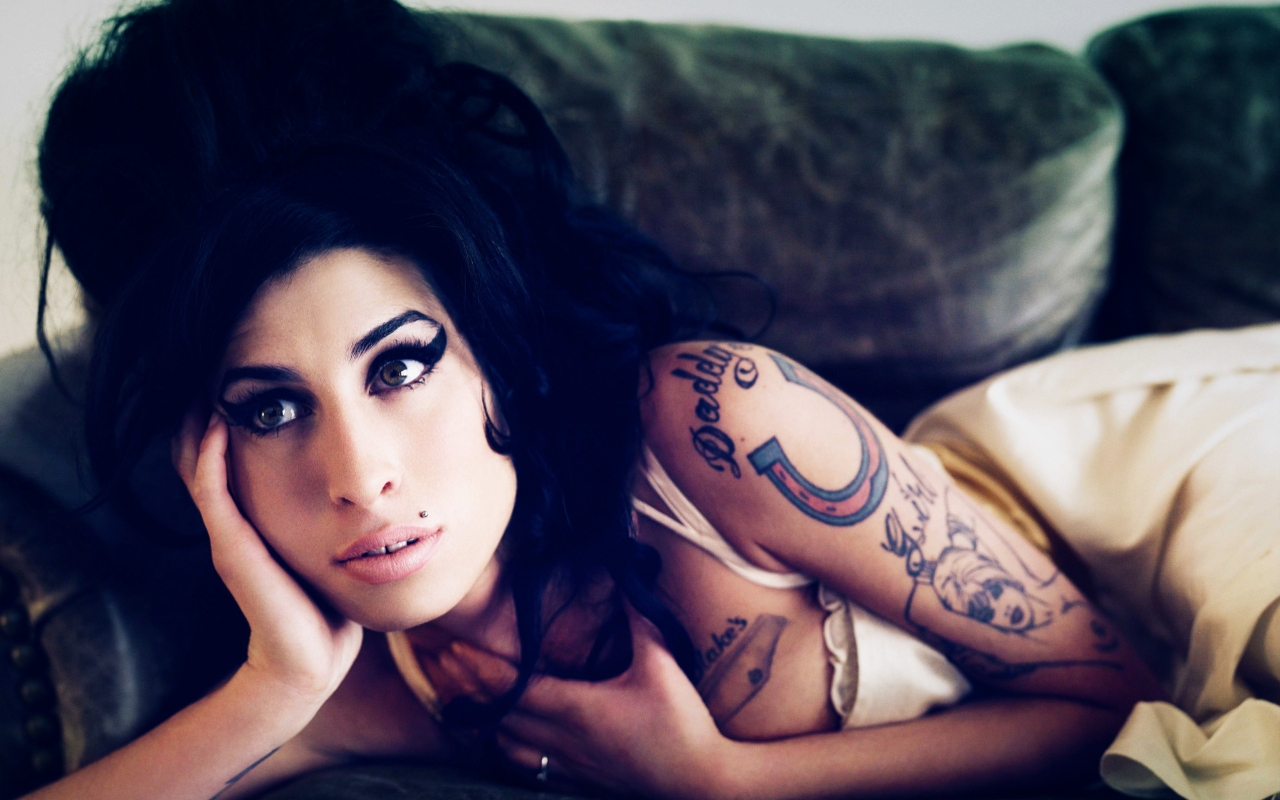 Amy Winehouse for 1280 x 800 widescreen resolution