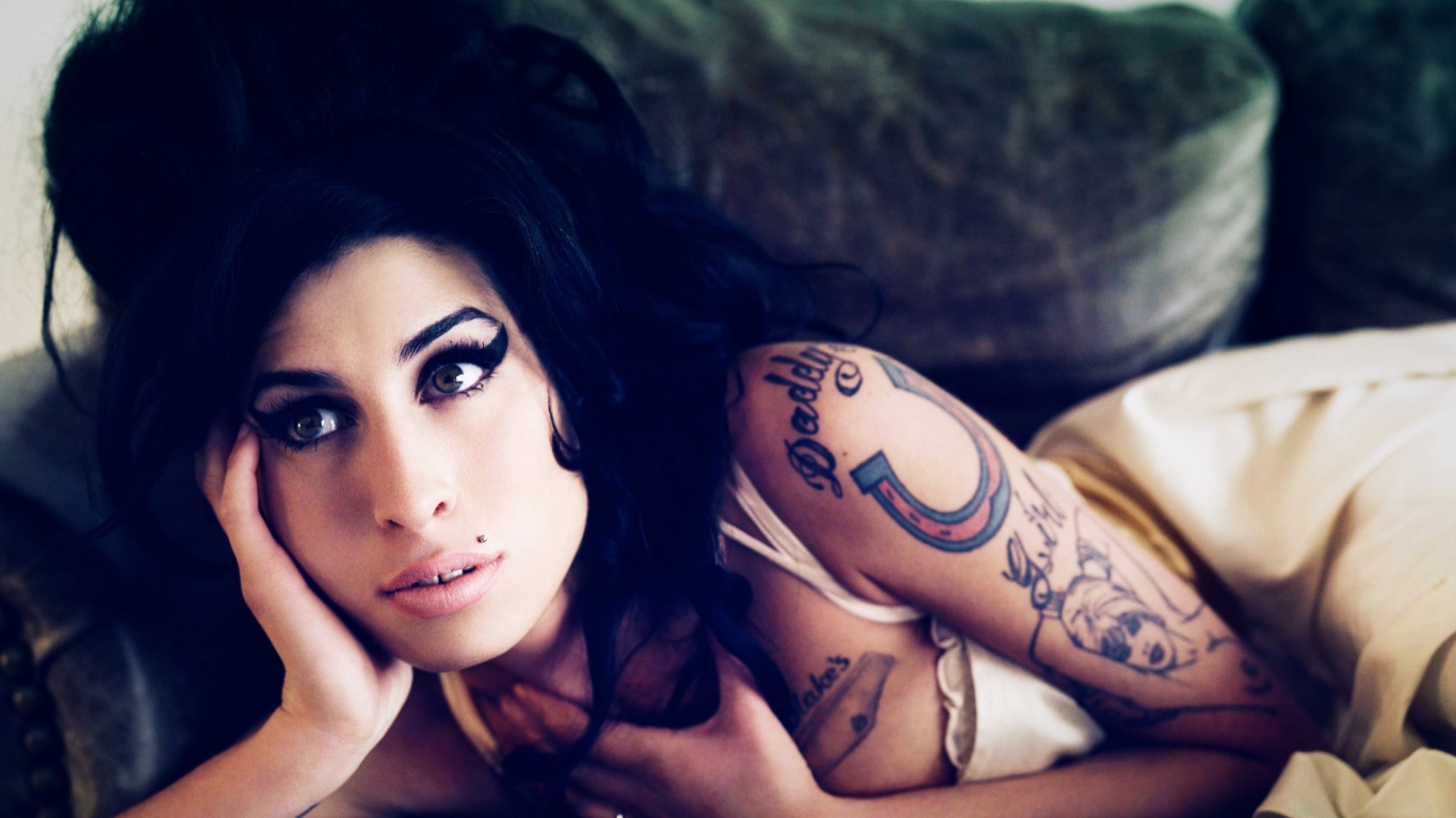 Amy Winehouse for 1366 x 768 HDTV resolution