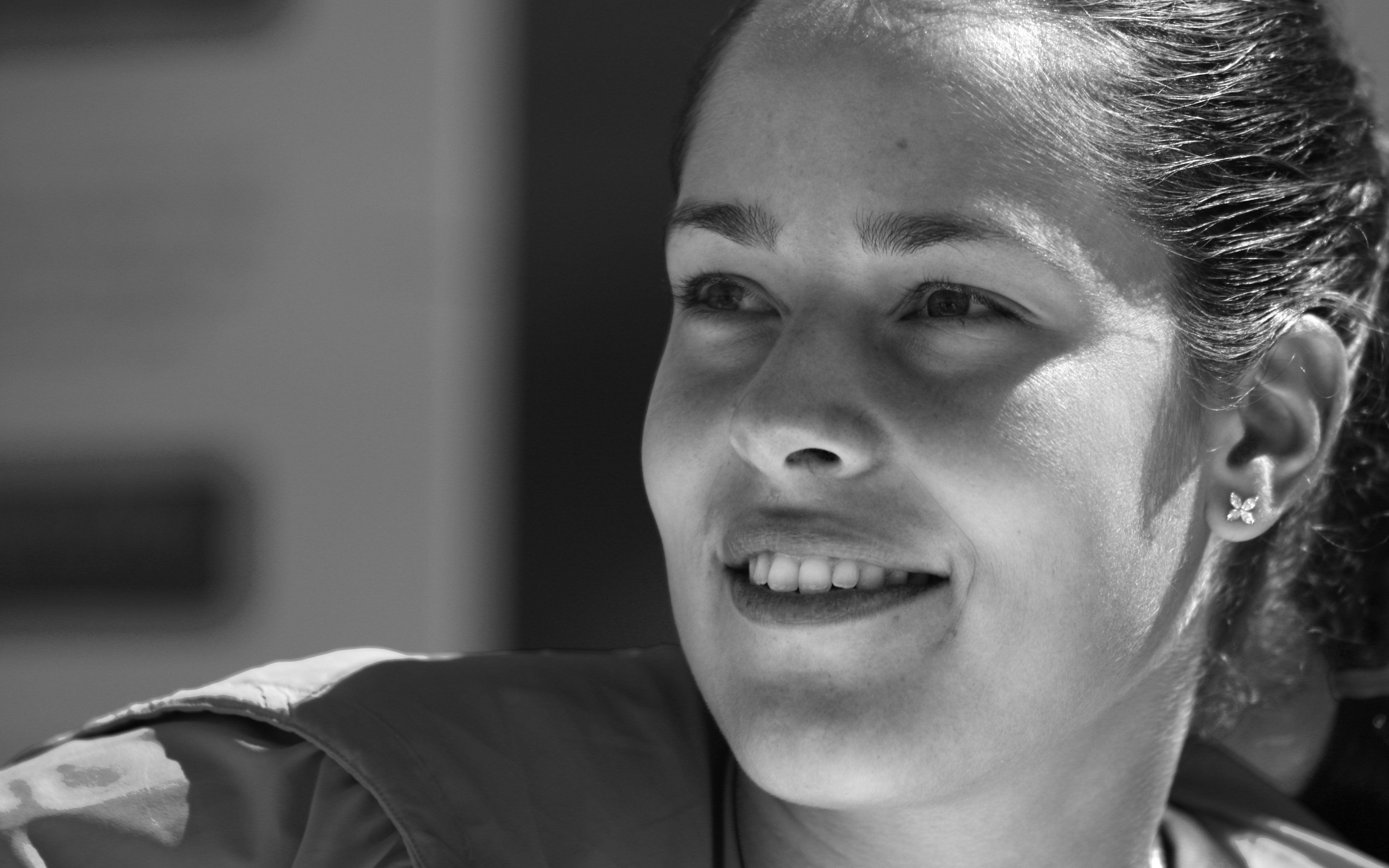 Ana Ivanovic Black and White for 3840 x 2400 Widescreen resolution