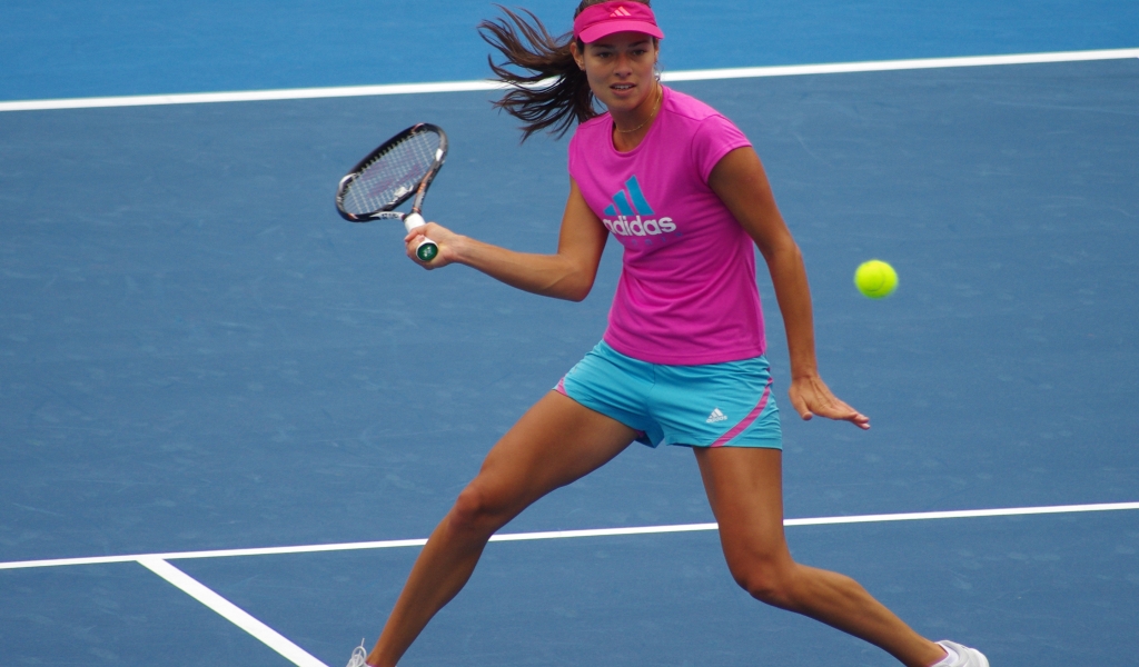 Ana Ivanovic Practicing for 1024 x 600 widescreen resolution