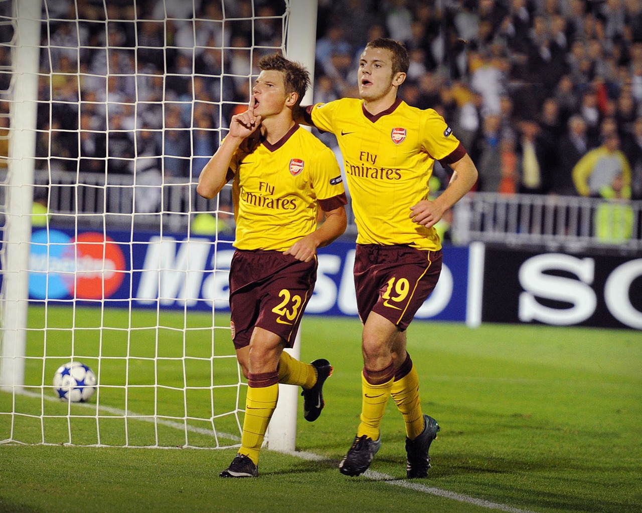 Andrey Arshavin and Jack Wilshere for 1280 x 1024 resolution