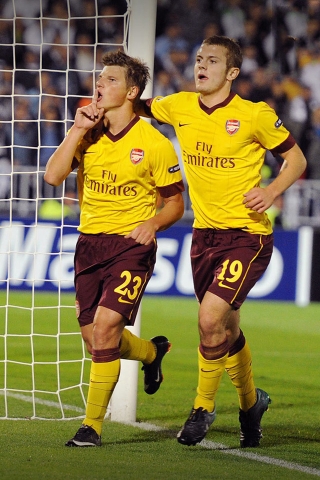 Andrey Arshavin and Jack Wilshere for 320 x 480 iPhone resolution