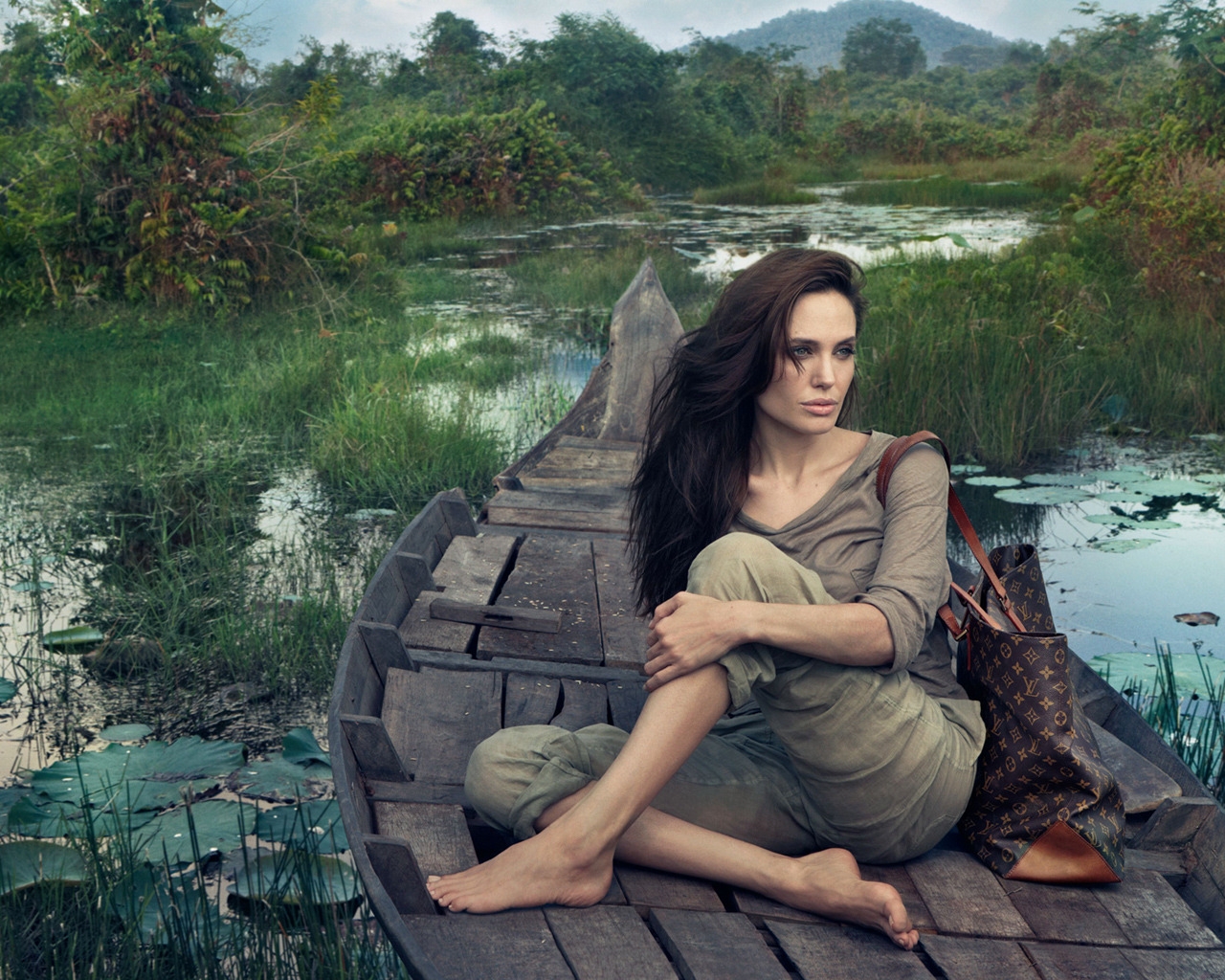 Angelina Jolie Fashion for 1280 x 1024 resolution