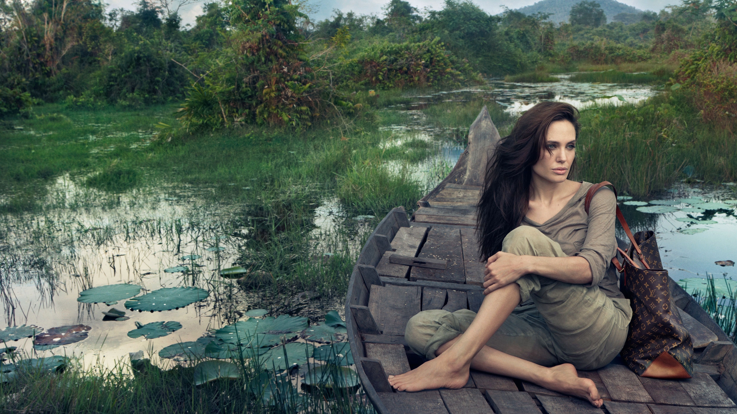 Angelina Jolie Fashion for 2560x1440 HDTV resolution
