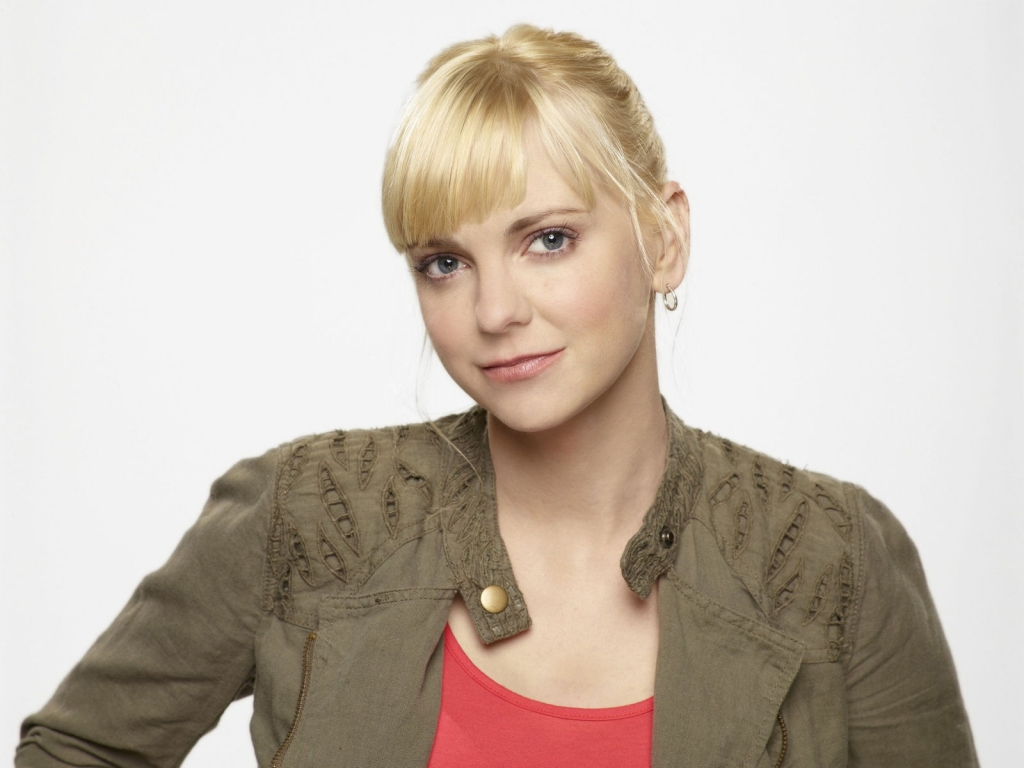 Anna Faris Simple and Sweet for 1024 x 768 resolution