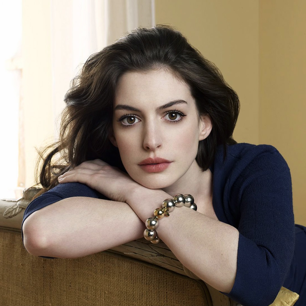 Anne Hathaway Actress for 1024 x 1024 iPad resolution