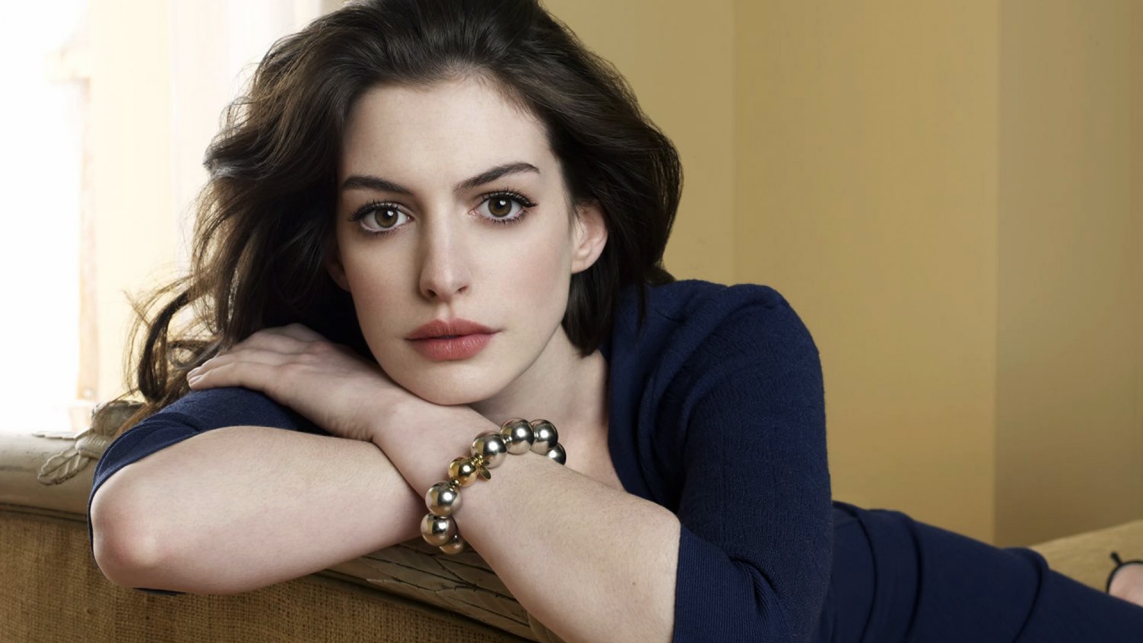 Anne Hathaway Actress for 1280 x 720 HDTV 720p resolution