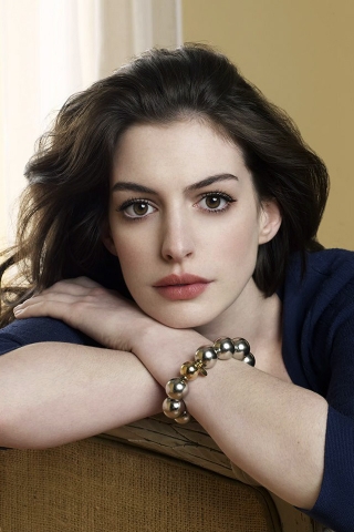 Anne Hathaway Actress for 320 x 480 iPhone resolution