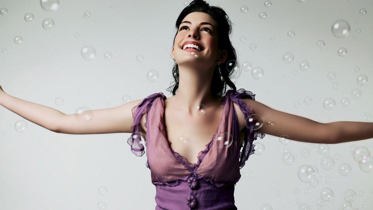 Anne Hathaway Bubbles for 1280 x 720 HDTV 720p resolution