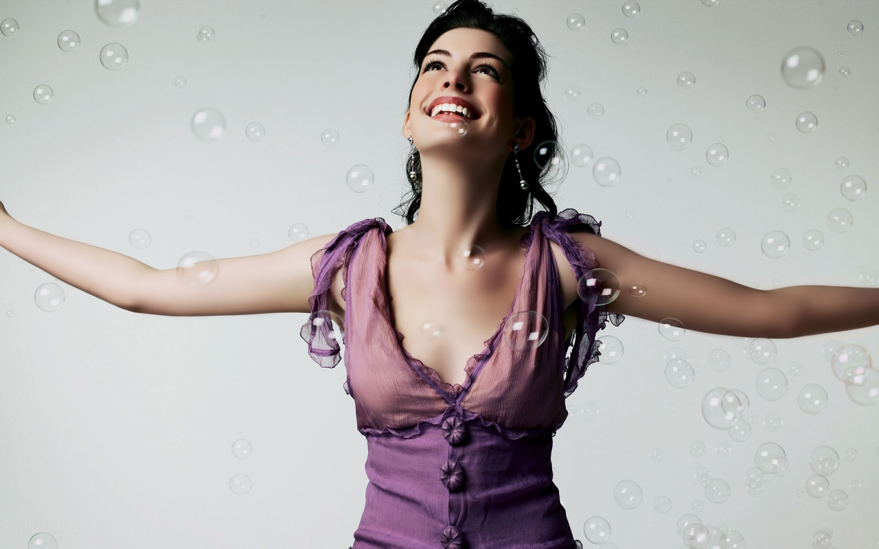 Anne Hathaway Bubbles for 1280 x 800 widescreen resolution