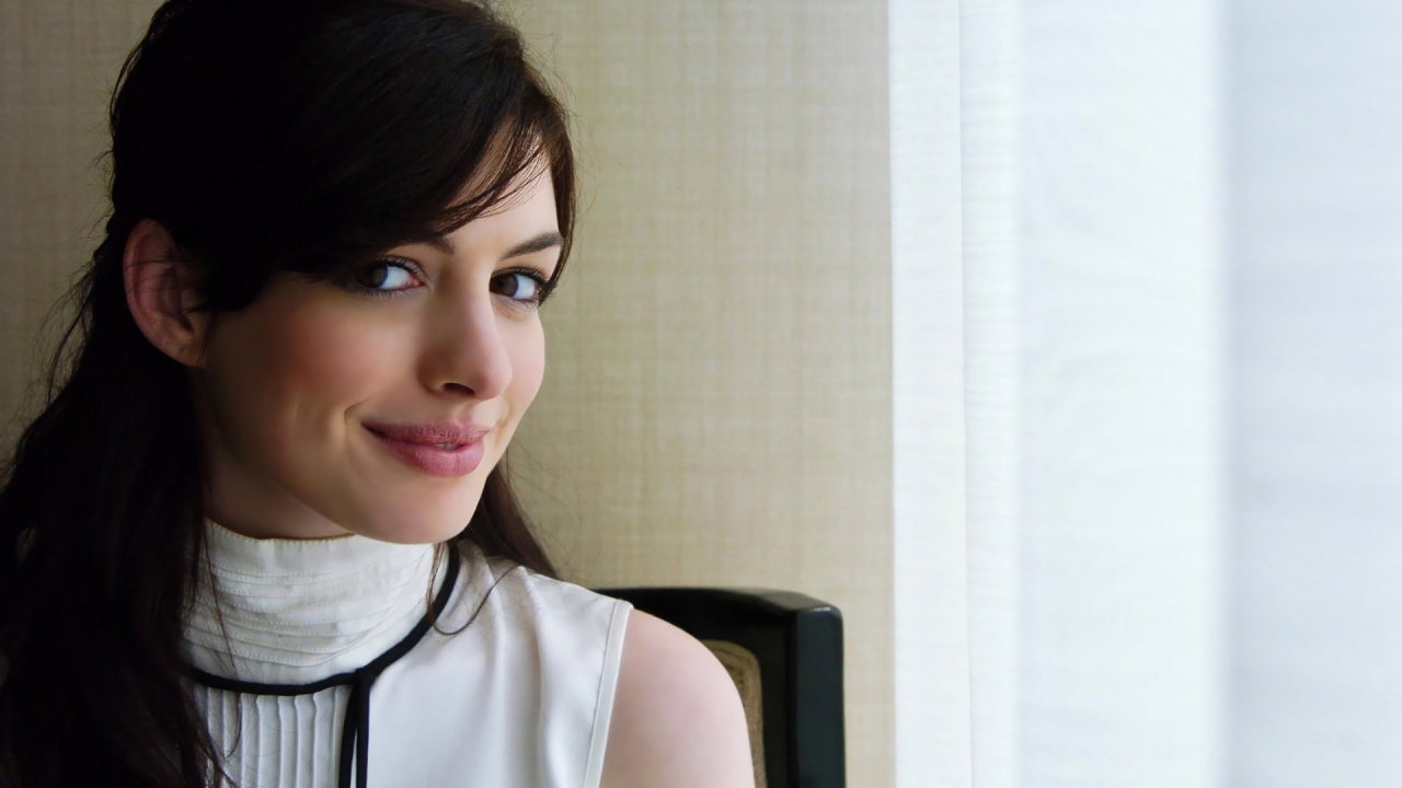Anne Hathaway Cute for 1280 x 720 HDTV 720p resolution